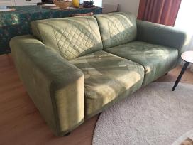 Žalia sofa