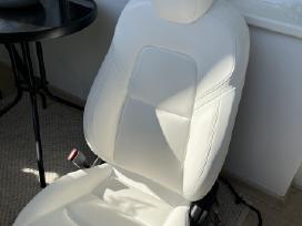 Tesla model 3 baltas salonas
