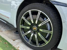 Originalūs Porsche Taycan Sport Aero su padangomis