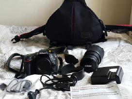 Nikon D7200 su objektivu