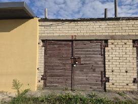 Didelis garažas. Rūsys po visu garažu
