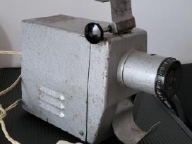 Parduodamas senovinis 8 mm filmų projektorius F63