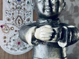 Išskirtinė, masyvi mergaitės skulptūra – solidi in