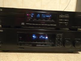 Kenwood resyveris ir CD grotuvas.