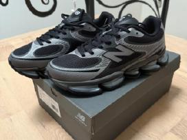 New Balance batai ir Burberry džemperis