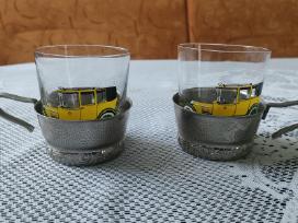 Stiklinės metaliniuose laikikliuose podstakannikai