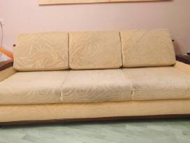Skubiai didelė trivietė sofa plius pufas