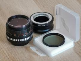 Pentaflex 50mm f1.8 su filtru ir adapteriu