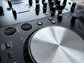 Pioneer R1 Dj pultas