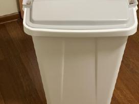 Parduodami plastikiniai konteineriai