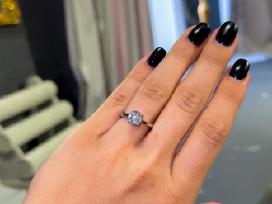 Auksinis žiedas su 1,5ct deimantu