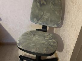 Parduodu rašomojo stalo kėdę ant ratukų