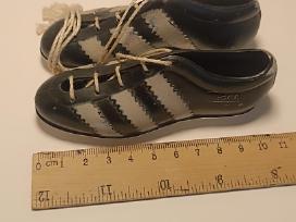 Vintažiniai Adidas futbolo butsai pakabukas