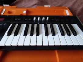 Korg micro X sintezatorius
