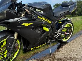 Yamaha R1 2004 m (Rn12) dalimis