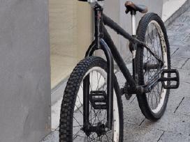 Dirt jumper