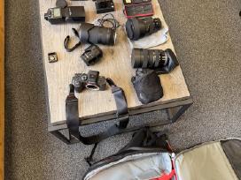 Sony a7 Riv fotoaparatas ir daug kitos įrangos