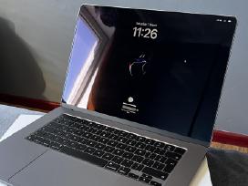 Parduodamas MacBook Air 15 su M2