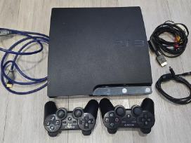 PS3 konsolė su dviem pulteliais