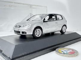 Volkswagen Golf V 3door sidabro 1:43 Schuco