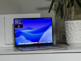 Parduodamas MacBook Air 15 2023 su Apple M2.