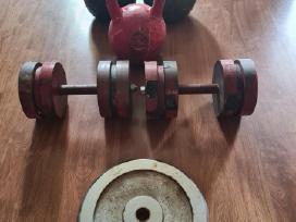 Giros ir hanteliai: 24 kg, 32 kg, 28 kg, 15 kg