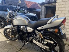 Motociklas Suzuki Inazuma 750