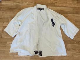 Karate kimono virsus