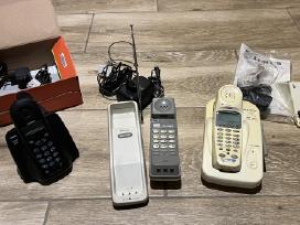 3 vintažiniai telefonai