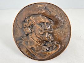 Varinis Peter P. Rubenson bareljefas