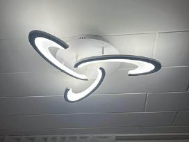 Modernus LED lubu šviestuvas.