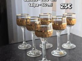 Vintažinės krištolinės taurelės