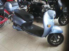 Naujas elektrinis motoroleris Minerva