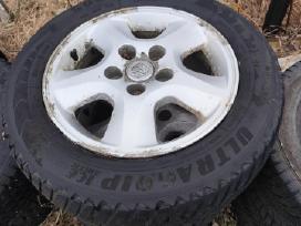Toyota ratlankiai su Goodyear padangomis