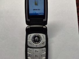 Samsung Sgh-e760 telefonas su pakrovėju.