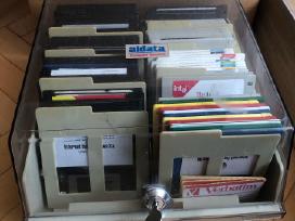 80 Įvairių Fdd Floppy diskų su dėžute