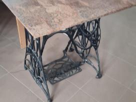 Granito Bordeaux stalas su Naumann kojom