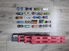 Hot wheels mašinėlės su hot wheels sunkvežimių.