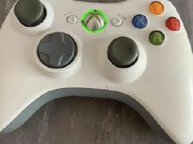 Xbox 360 pultelis su nauju baterijos dangteliu
