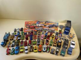 Hot wheels mašinos
