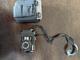 Nikon Coolpix fotoaparatas su dėklu – kompaktiškas