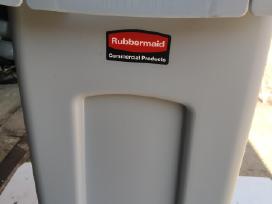 Rubbermaid dėžės Slimjim 87 litrų.