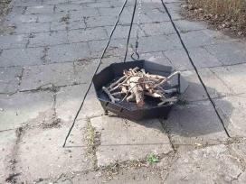 Reguliuojamo aukščio trikojis stabili šešiakampe