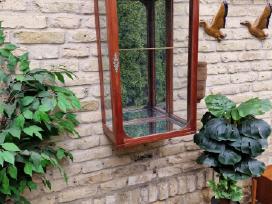 Vintažinė mid century pakabinama vitrina/spintelė