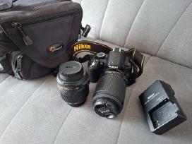 Parduodu Nikon D3100 su 2 objektyvais + krepšys