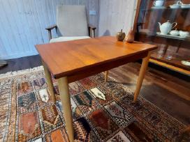 Mid century tikmedžio staliukas