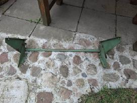 Atlenkiamas metalinis kronšteinas stalui