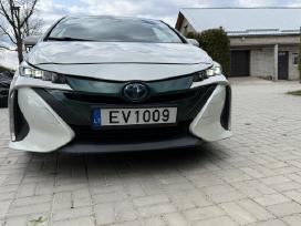 Toyota prius prime plug in hybrid.