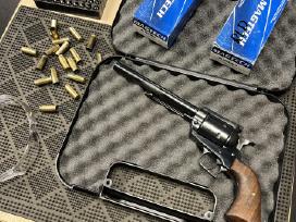 Revolveris Ruger Super blackhawk .44 magnum
