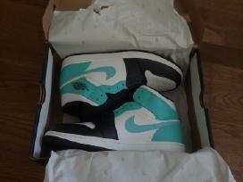 Jordan 1 Mid